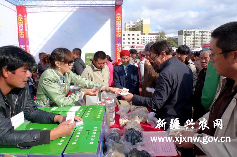 阿勒泰地区第二届农牧产品展销会隆重开幕