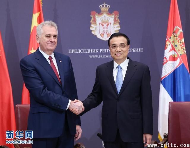12月18日，中国国务院总理李克强在贝尔格莱德会见塞尔维亚总统尼科利奇。 新华社记者姚大伟摄